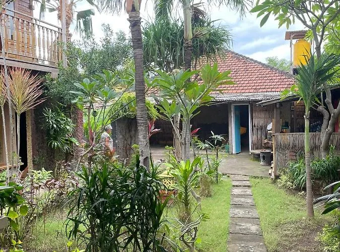 Happy Spiritus Guethouse Pensión Pabean Buleleng